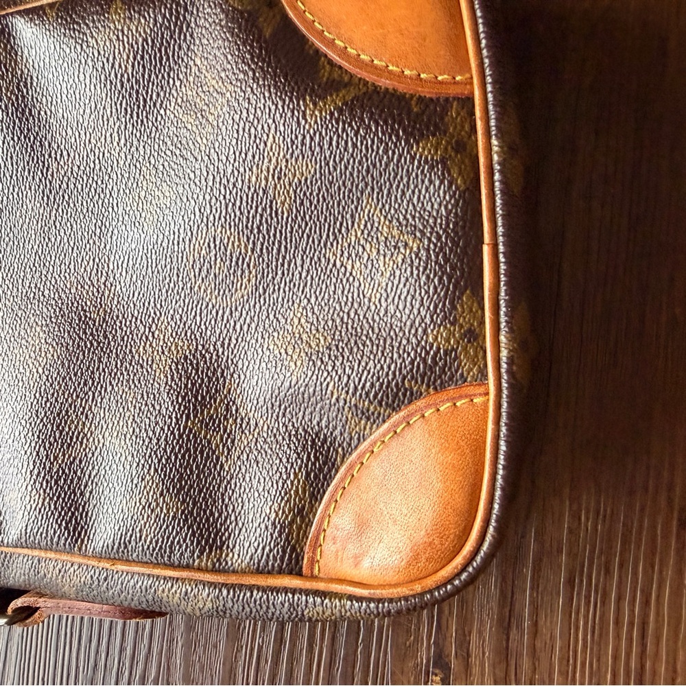 Louis Vuitton Danube Monogram Crossbody Shoulder Bag Vintage LV - Picture 8 of 14